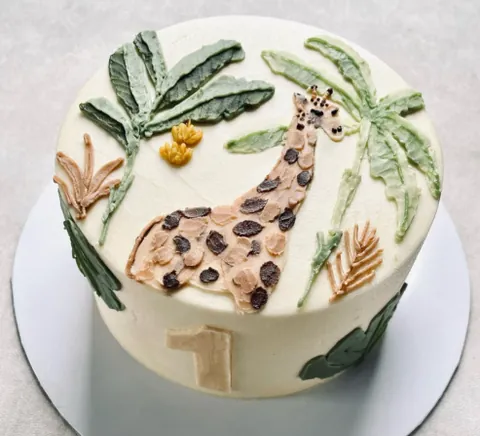 Giraffe’s life, a Fig & Owl cake