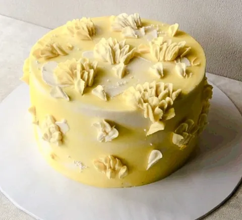 Yellow Lilia, a Fig & Owl cake