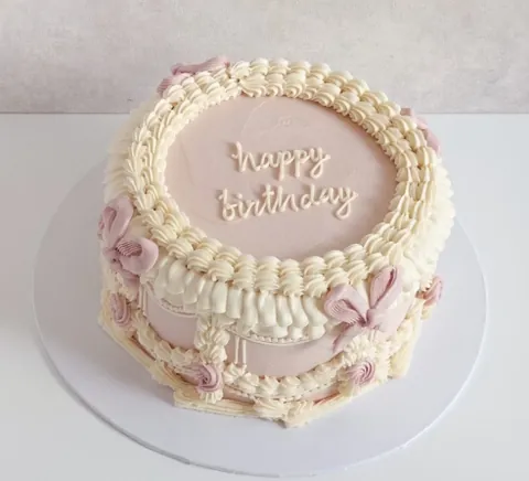 Vintage Bliss, a Fig & Owl cake