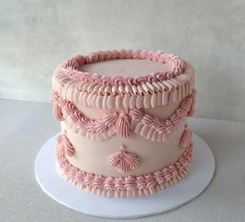 Vintage Coral, a Fig & Owl cake