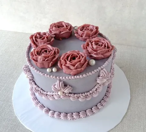 Vintage Roses, a Fig & Owl cake