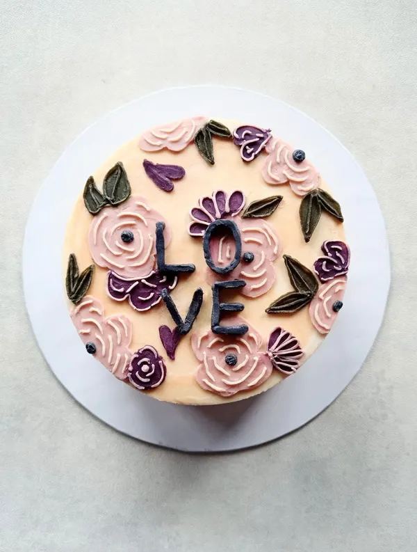 A Fig & Owl buttercream cake
