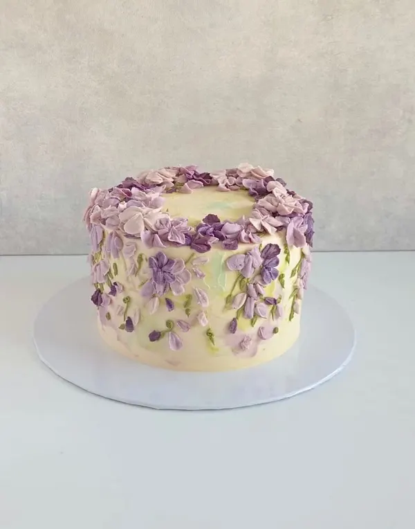 A Fig & Owl buttercream cake