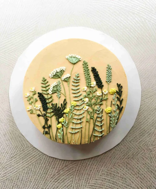 A Fig & Owl buttercream cake