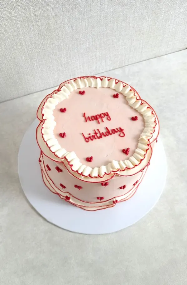 A Fig & Owl buttercream cake