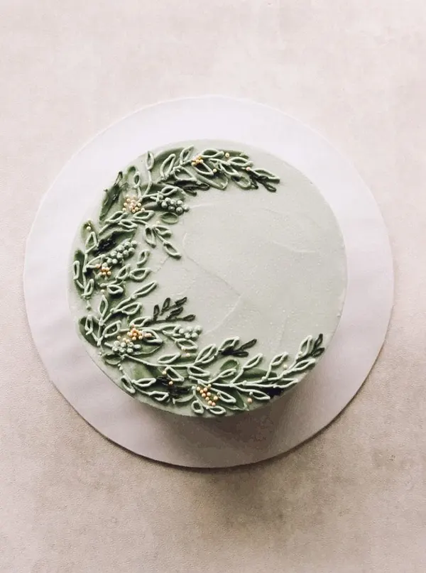 A Fig & Owl buttercream cake